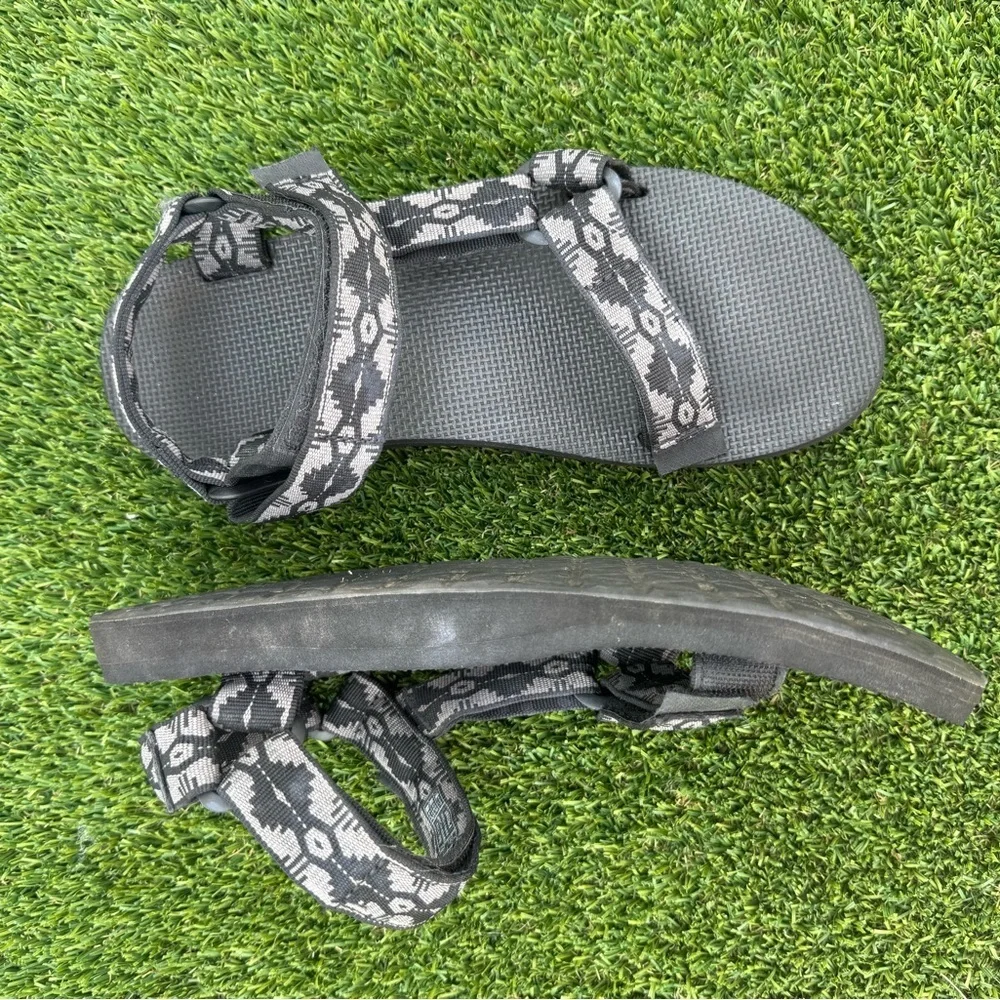Teva Original Universal sandals  Size 9